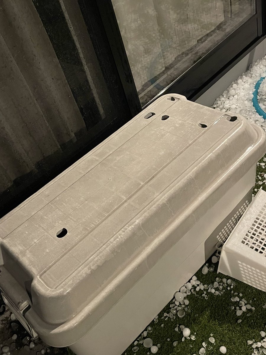 namiiiij's tweet photo. 雹の被害がすごい https://t.co/C9mbUDuHKp