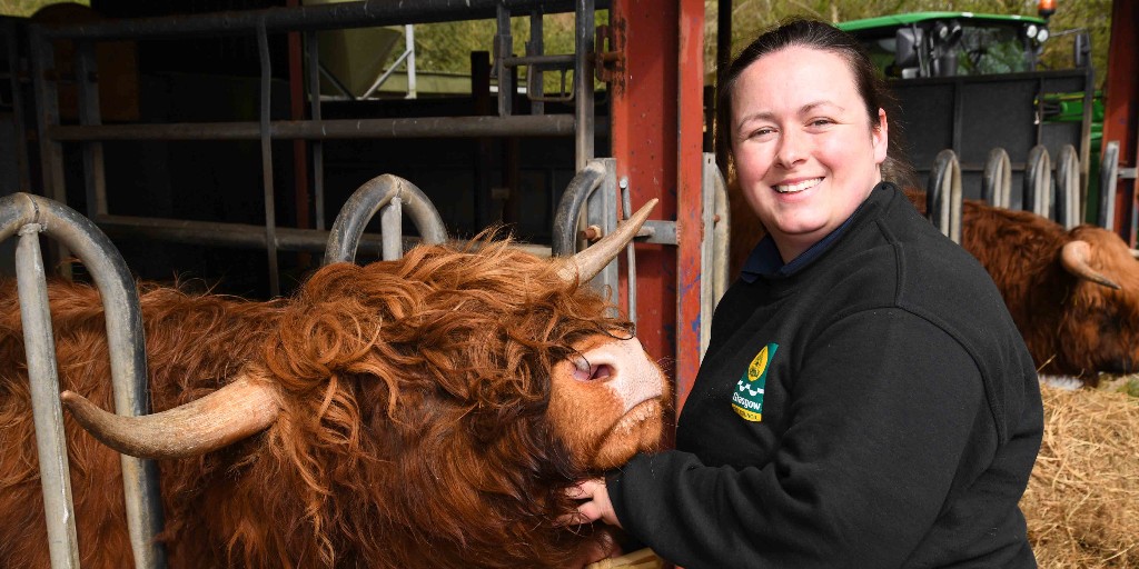 Thanks @ScottishField for the great feature on our Assistant Livestock Supervisor's role working with the Highland Cattle at Pollok Country Park. 🐮 👉 ow.ly/gm6a50RgXx5