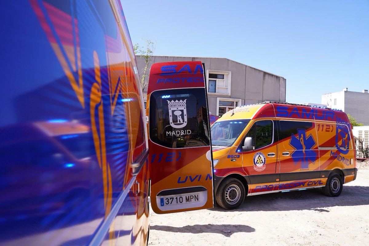 MADRID's tweet photo. 📢Las ambulancias recién integradas por @SAMUR_PC mejoran la seguridad dentro y fuera del vehículo

✅Incorporan un sistema de señalización óptico/acústico 🚨 que aumenta la seguridad de los ciudadanos y neveras más grandes para conservar la medicación
👉https://t.co/7MWorAOCCh https://t.co/fkErhywQeY
