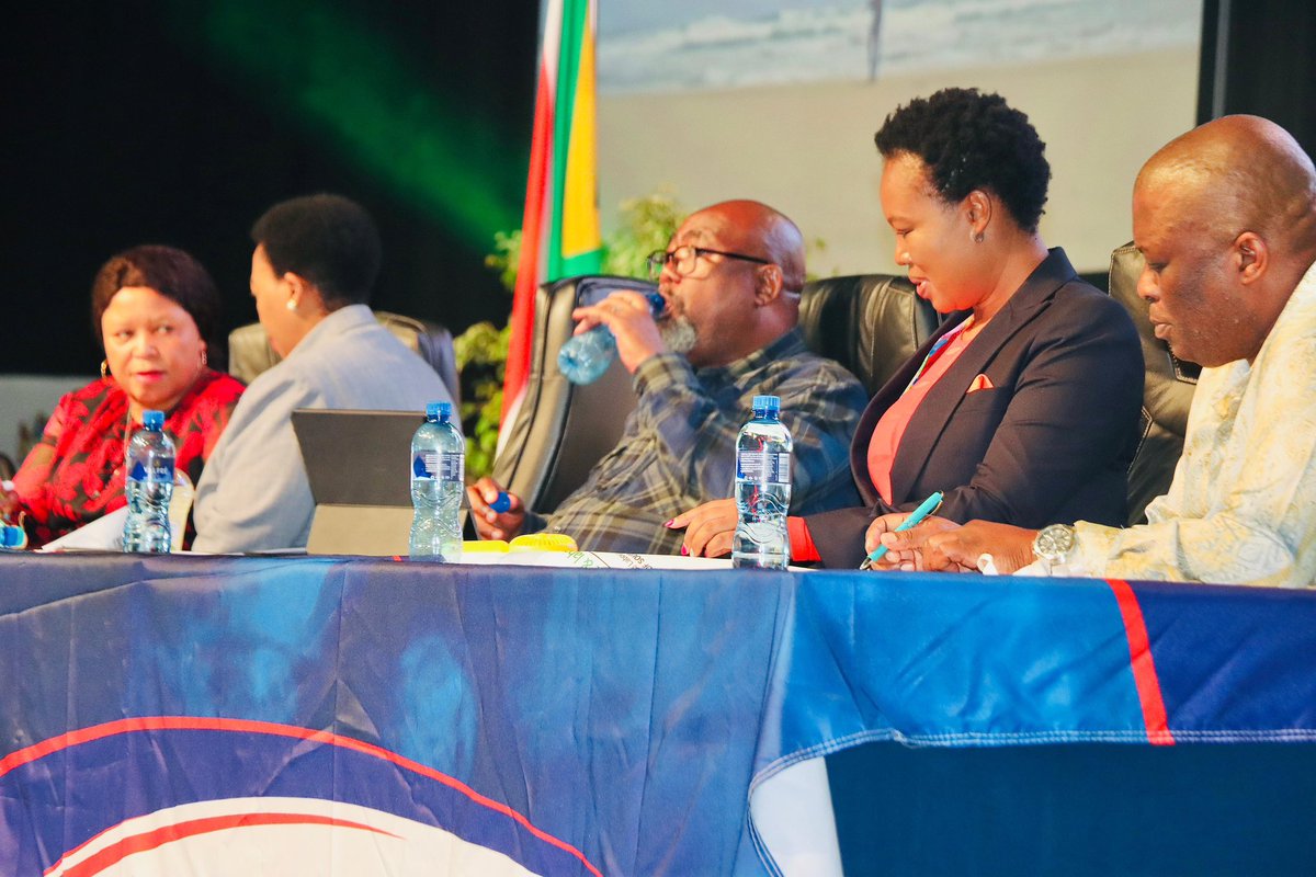 DSBD_SA's tweet photo. Minister Stella Ndabeni-Abrahams has landed at eThekwini Metropolitan Municipality in KwaZulu-Natal province to launch the Annual Labour Activation Programme and Expo housed  at the Durban Exhibition Centre.
#labouractivationprogramme #employment #employmentopportunities https://t.co/wXpRvRIavj