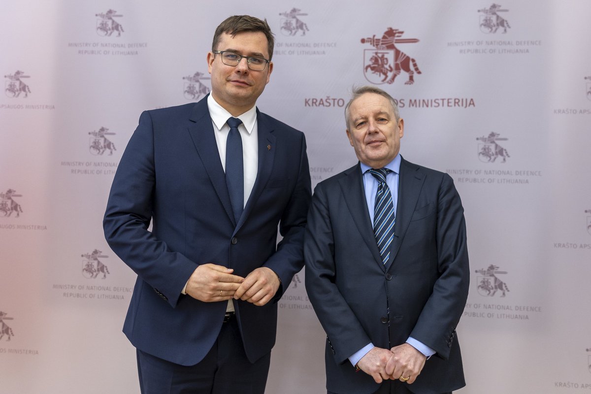Today, 🇱🇹DefMin @LKasciunas met with 🇳🇱Ambassador @JackTwiss to thank the Netherlands for deploying PATRIOT systems in Lithuania. We deeply value Dutch contribution to @efp_lithuania & we look forward to further deepening our cooperation through NATO rotational air defence model.