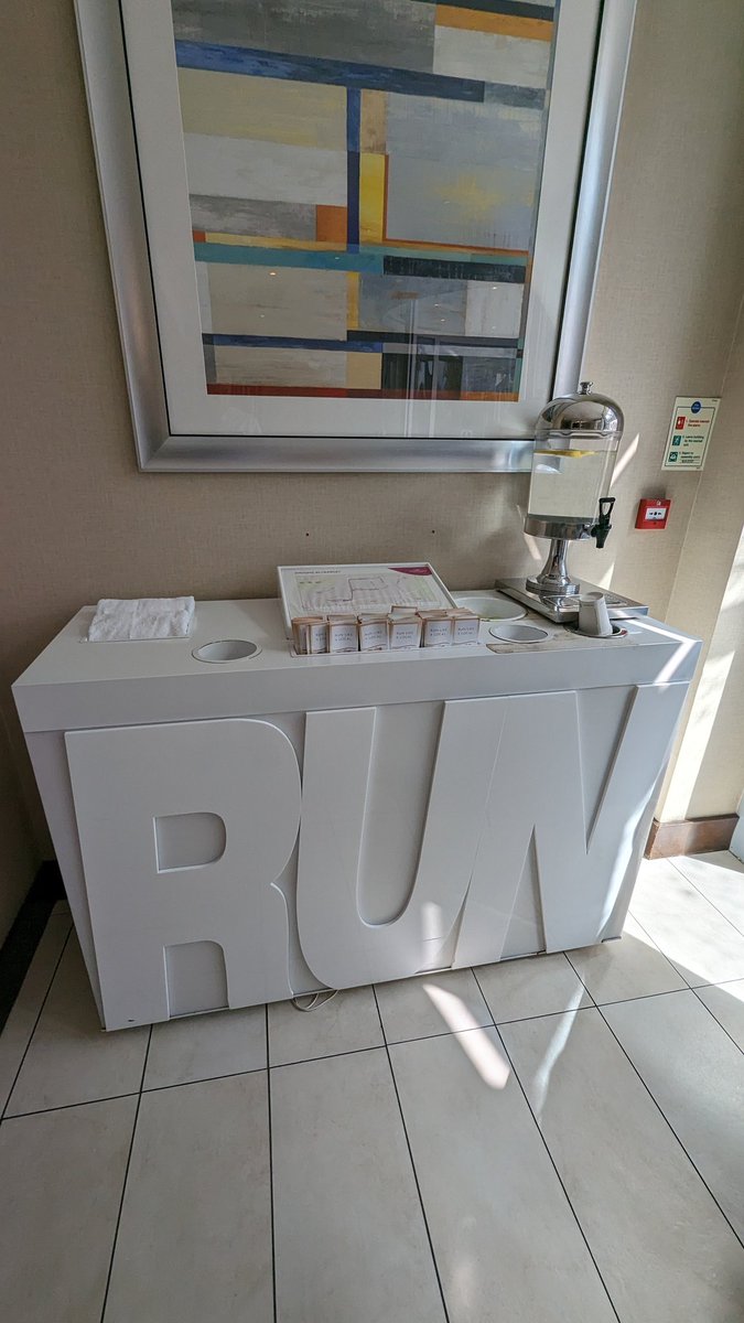 First time I've seen this at a hotel entrance. Saves me dripping sweat everywhere😅 Would be even better with pastry based products and a good beer.....