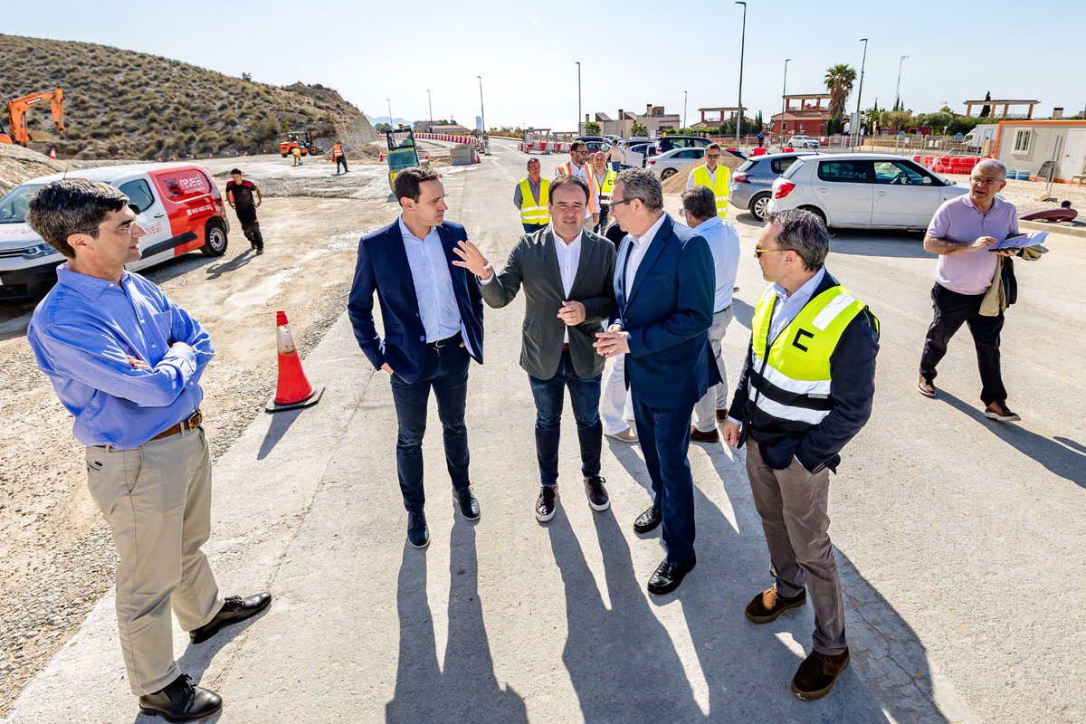 Visitamos las obras de la carretera que une Finestrat con La Cala, principal vía de comunicación del municipio. Agradecer a @dipuAlicante que haya entendido la expansión demográfica que estamos viviendo y la necesidad de tener una carretera que una las zonas urbanas de #Finestrat