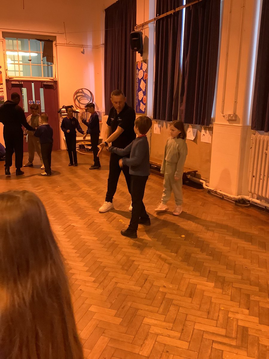 Mrs Chamberlain tweet media