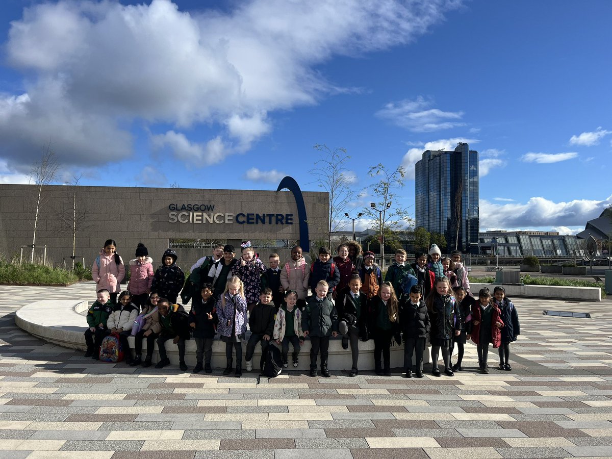 P1 and P1/2 are SO excited to spend the day at the Science Centre to begin our Living Things IDL focus @gsc1 ☀️🥼🔬