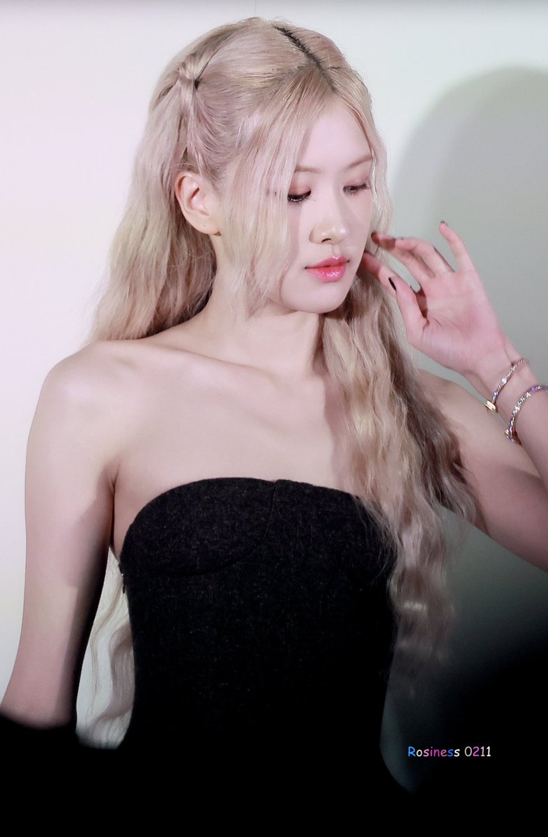 Rosiness_of0211's tweet photo. 240415🤍 리모와 이벤트 HQ

🪽 https://t.co/3Gmw7anwxt
🪽 https://t.co/VGtgbAoF7C
🪽 https://t.co/WZbqEYEghp

ROSÉ AT RIMOWA SEOUL
#ROSÉxRimowa #ROSÉ #로제 https://t.co/qktXIAbPSE