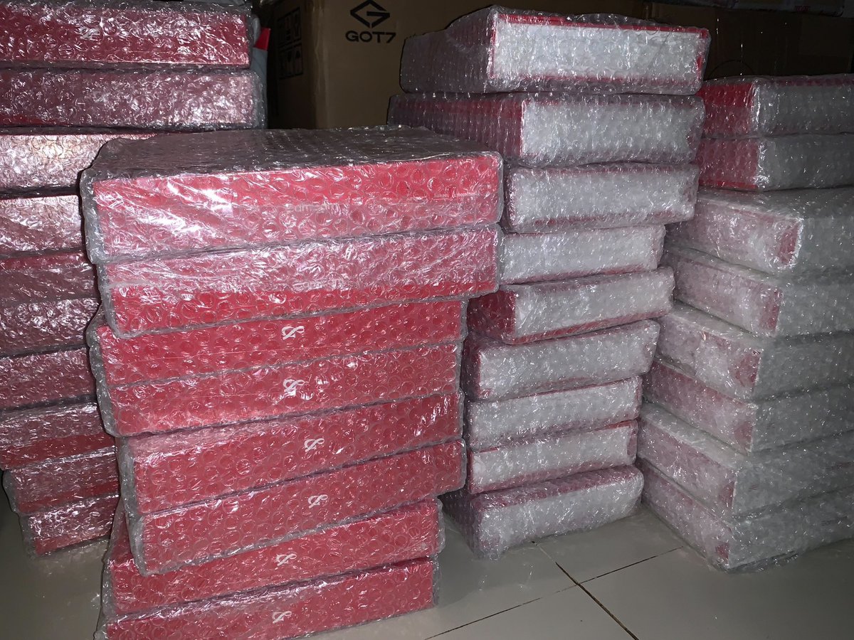 NP1A97's tweet photo. ฝากรีค้าบบบ 

         ตังหมดเเล้วค่ะ55
⛔️  ยังเหลืออยู่สีละประมาณ 30-40 บั้มค้าบ 

 -`♡´-  อัลบั้ม BamBam BB3  -`♡´-

>  บั้มละ 197 บาท <

💚เลือกสีได้ค่า
🎁ไม่เเกะซีล 
📮พร้อมส่ง ส่งฟรี

🛒สนใจ เมนชั่นหรือ DM ค่า  

#SourandSweet  #ตลาดนัดอากาเซ่ #ตลาดนัดเมนแบม #ตลาดนัดแบมแบม https://t.co/tUwNHEVTcg