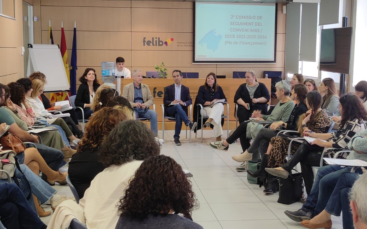 🤝 @imasmallorca treballa de la mà amb els municipis de Mallorca en la millora dels serveis socials comunitaris bàsics 📣61 professionals i representants dels ajuntaments i del @ConselldeMca han participat en la reunió que ha tingut lloc a la @FELIB_info bit.ly/COnsellMallorc…