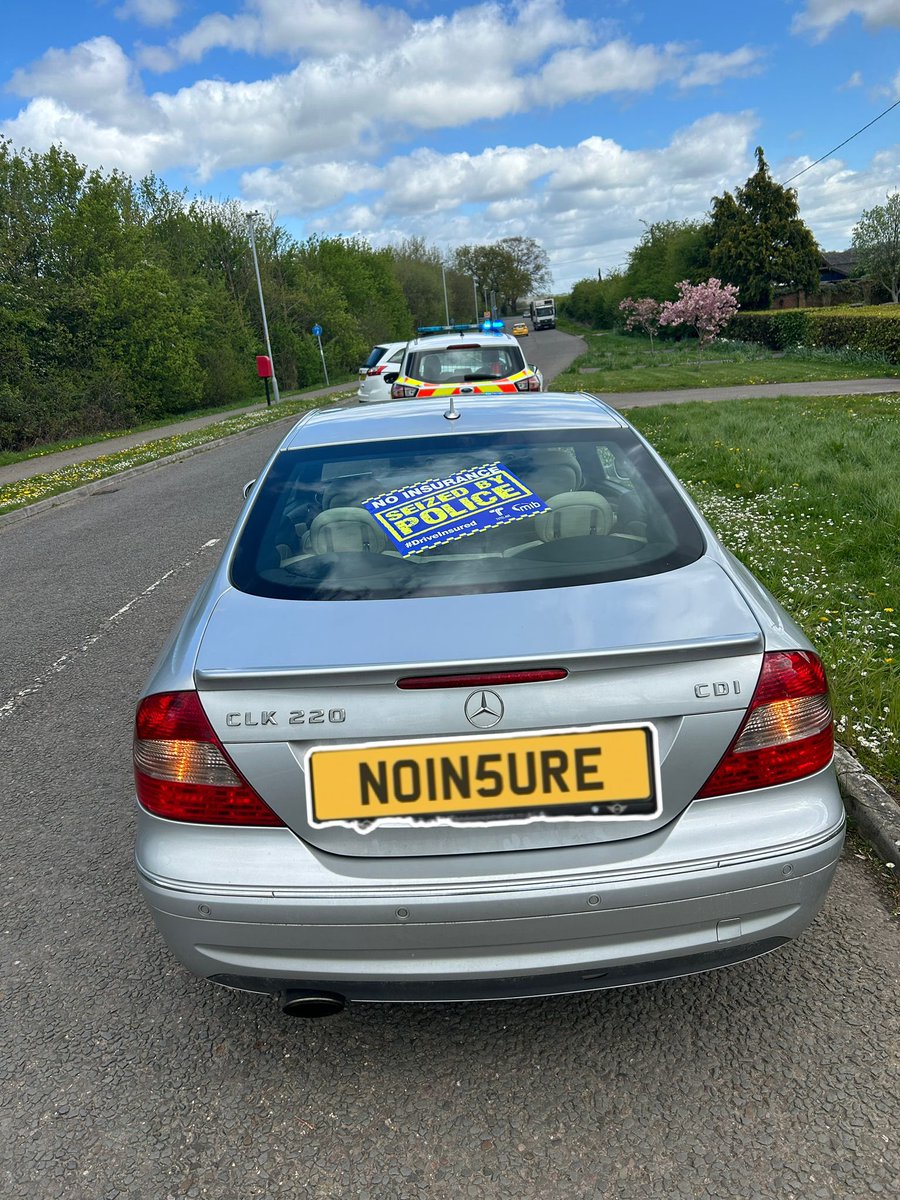 #SRSU #RoadSafety team in #Chippenham 🚔

Another #MercedesBenz stopped, #Driver looking a little #confused 🤔 maybe because they don’t have a #Licence or #Insurance 🚘 car #Seized and driver #Reported 📝

#DriveInsured #UninsuredDriving #MIB #LongWalkHome