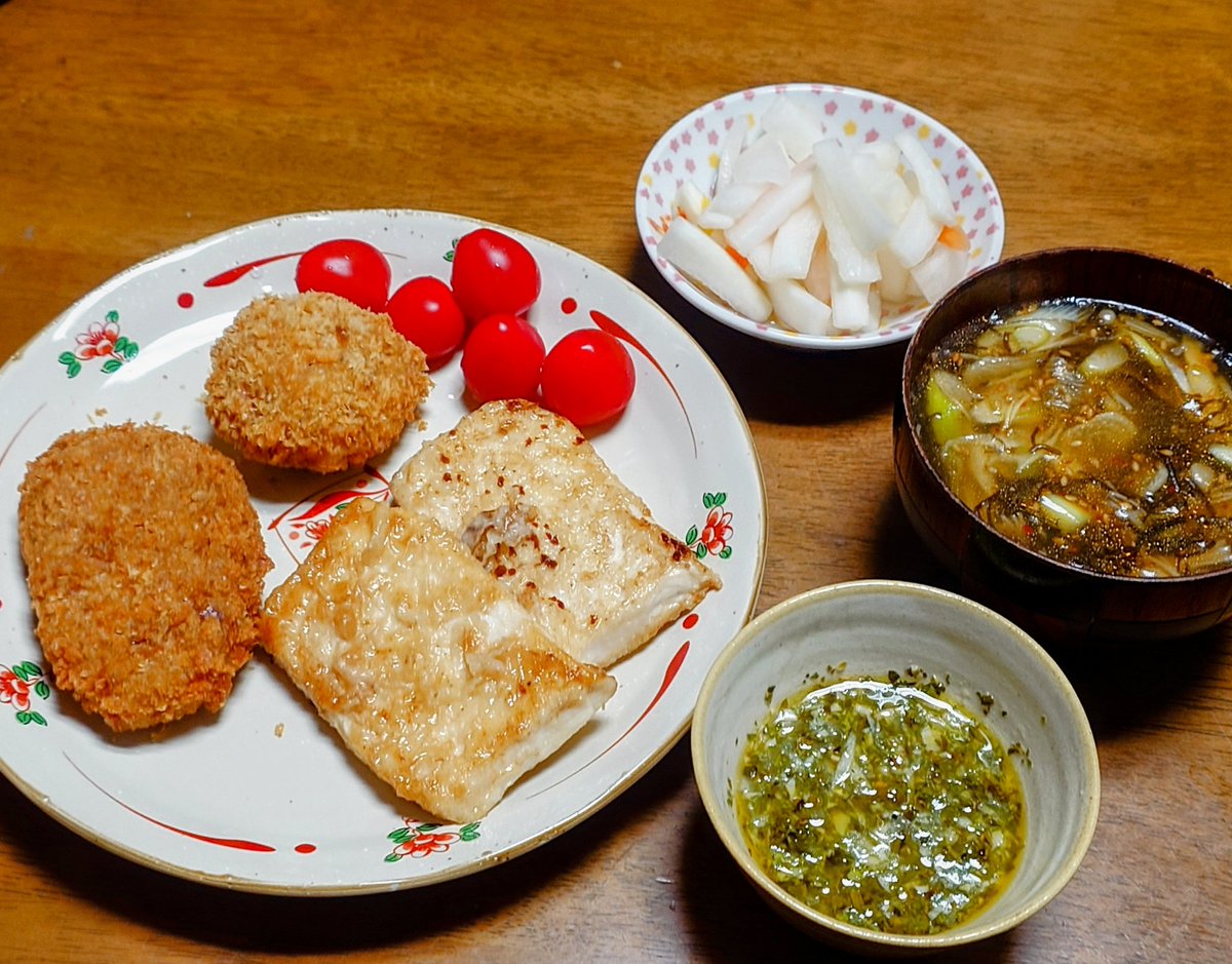 晩酌＆夕飯 「すのはら」さんの、鳥レバー煮 昨日松本で買ったチャンジャで🍶 カジキバター焼きとフライを、チミチュリソースで😋