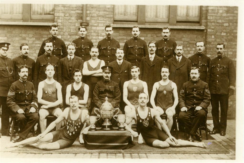 Our archives show Met officers taking part in a variety of sports. #SportArchives #Archive30