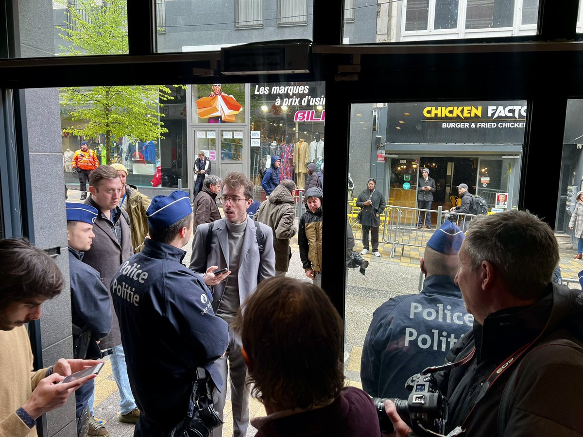 There is a strong police presence outside the @NatConTalk conference in Brussels. It seems that they are indeed trying to shut down the conference, on the insistence of Antifa. Evidently, discussing western values, the preservation of cultural identity and the importance of…
