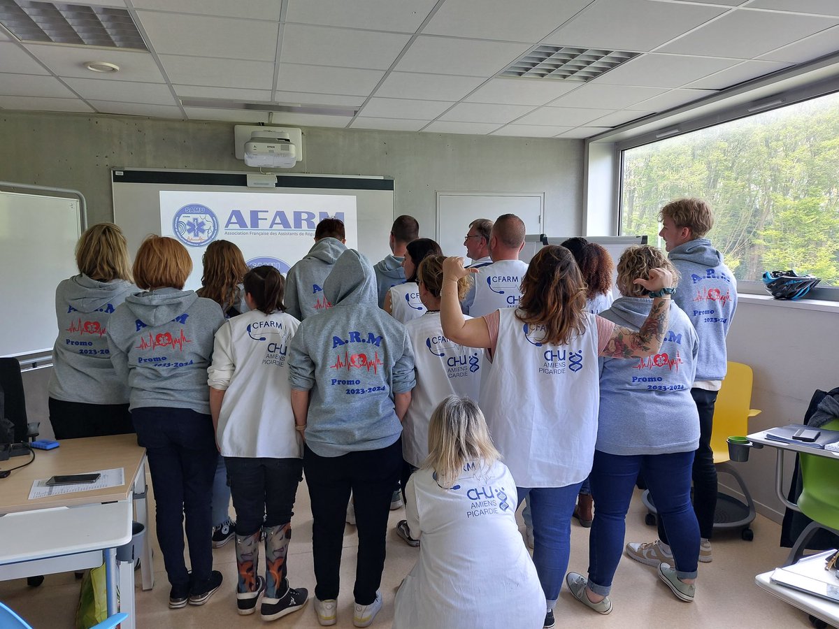 [ 🏫 Présentation AFARM - CFARM AMIENS 🏫 ]

<a href="/solagnemyriam/">solagne myriam</a> , secrétaire de l'association, accompagnée de notre délégué du SAMU 80 Andy Leclercq, ont présenté l' #AFARM aux étudiants #CFARM d’AMIENS.

#plusfortsensemble #regulationmedicale #hopital #urgences #appelsurgencessante