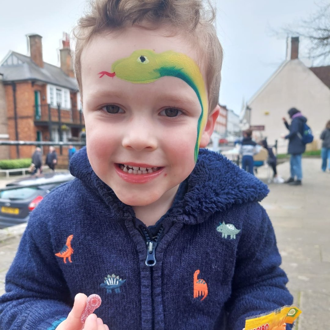 We hope you found some egg-citing treasures and enjoyed all the #Buckingham market and town centre Easter fun! Huge thank you to our shop hosts and @Tesco Express Buckingham for the chocolate goodies. Congratulations to Alex and Evelyn George - our Dragon Egg Hunt winners! 🐉