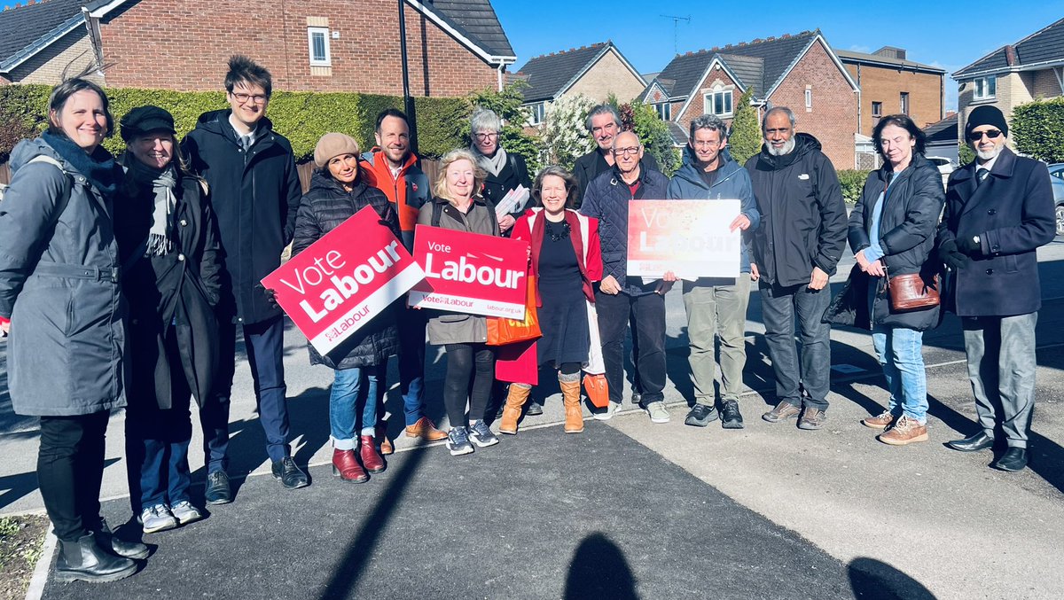 Great to be in East Ecclesfield with @MarieTidball supporting our fantastic candidate Bridget Kelly. Together with @craiggamblepugh and Mayor @olivercoppard, we will have a formidable team delivering change in the area #LabourDoorstep