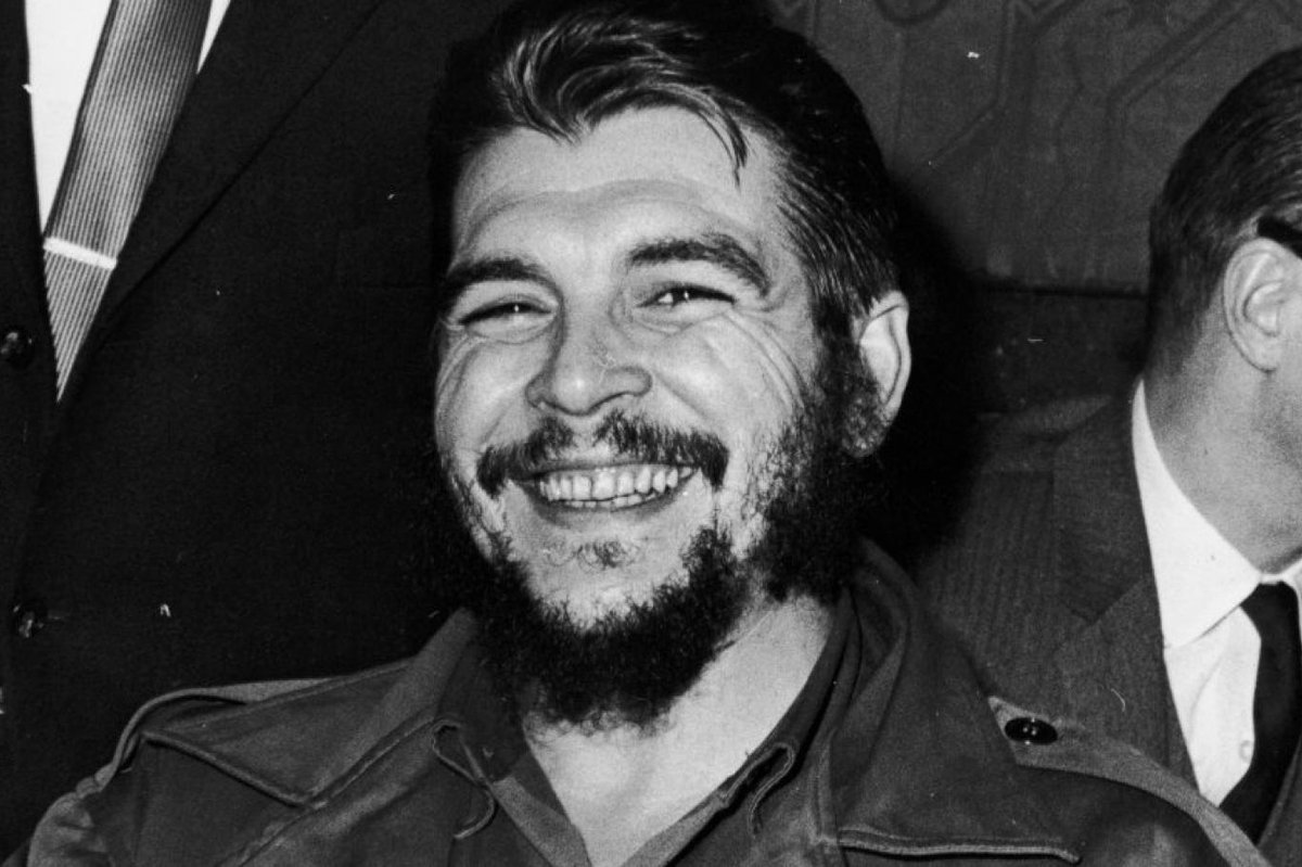 'Hayatta öyle seçimler yap ki kazandığın şeyler, kaybettiklerine değsin...'

#CheGuevara