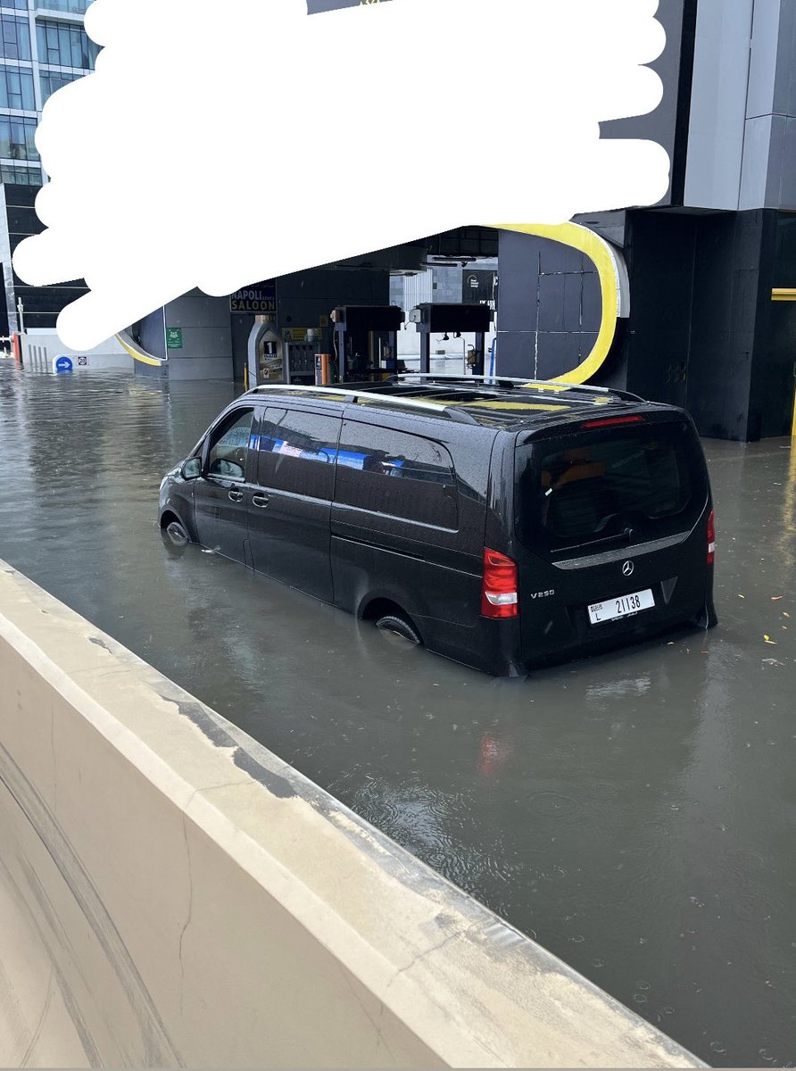 AvatarOwner's tweet photo. @jrdnwelch This is insane. We’re stuck in our AP. Outside is knee-deep water 🤣 https://t.co/jc6bEYotyf