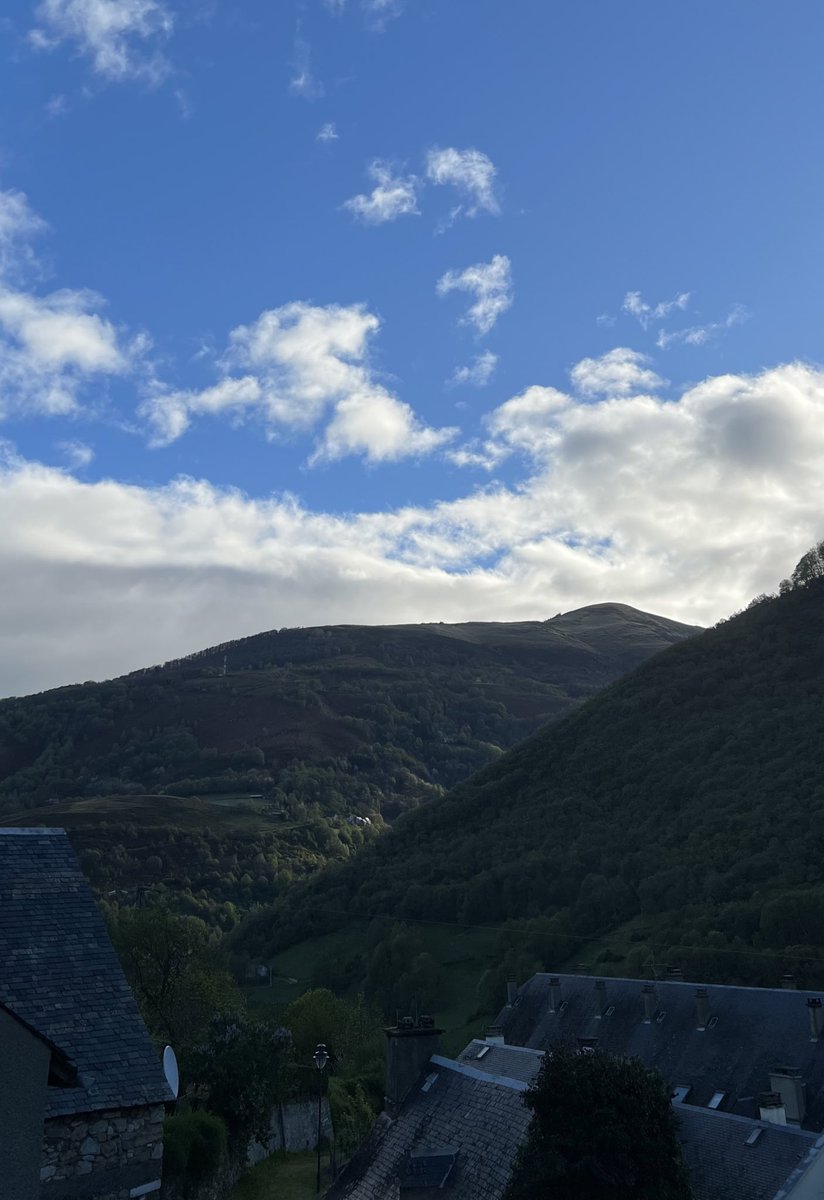 Ouvrir les volets sur l’immensité ⛰️ #hautespyrenees