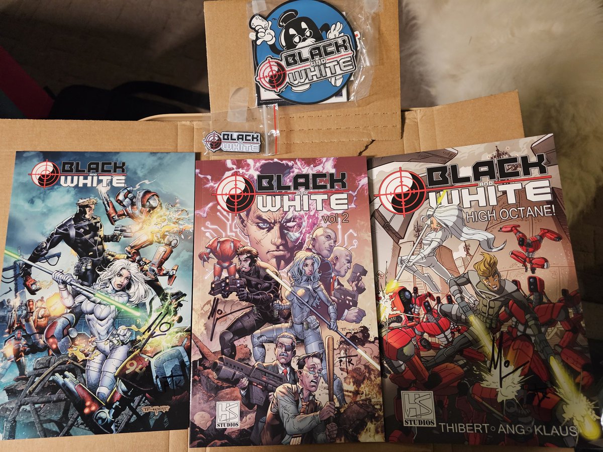 My Black and White collection arrived today. Looks great. Thank you too @ArtThibert @__RiseAgain__ @Nguila @eric_weathers @Parody_Press @ComicBBlackBelt @BRYANMAGNAYE1 @JeffEckleberry