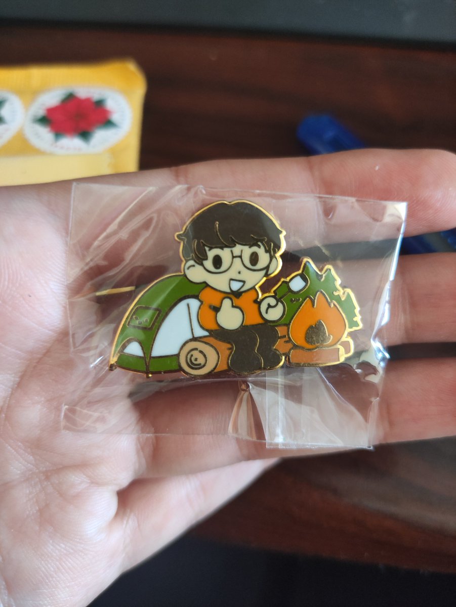 Look at what I've received this morning in the mail: "A freaking <a href="/michaelreeves/">Michael Reeves</a> Pin!!!!!"
I'm so happy!
Thank you <a href="/OfflineTV/">OfflineTV</a> for the awesome gift! 🔥