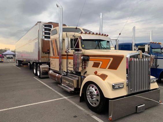 Sweet! #Trucking #TruckingDepot #Truckers #Kenworth