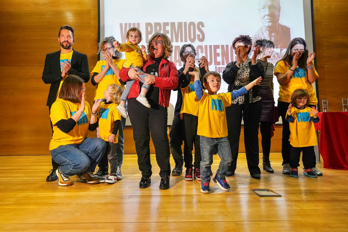 OctubreFICH's tweet photo. Hace unas semanas recibimos el Premio Juan Cuenca que otorga el @PsoeGranada

Muchas gracias por el reconocimiento ❤️

Nos llena de energía para seguir trabajando en las próximas ediciones ⚡

#FICH #Granada #premio #premios #juancuenca https://t.co/OuXqSlZM88