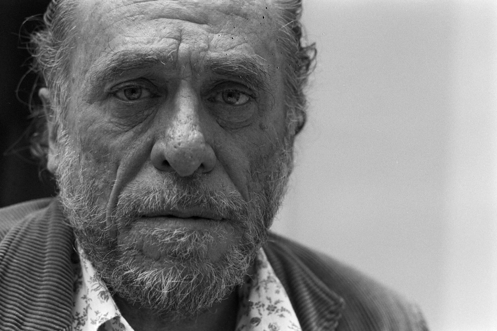 'Aşk, gerçekliğin ilk ışığında yok olacak bir sistir.'

#CharlesBukowski