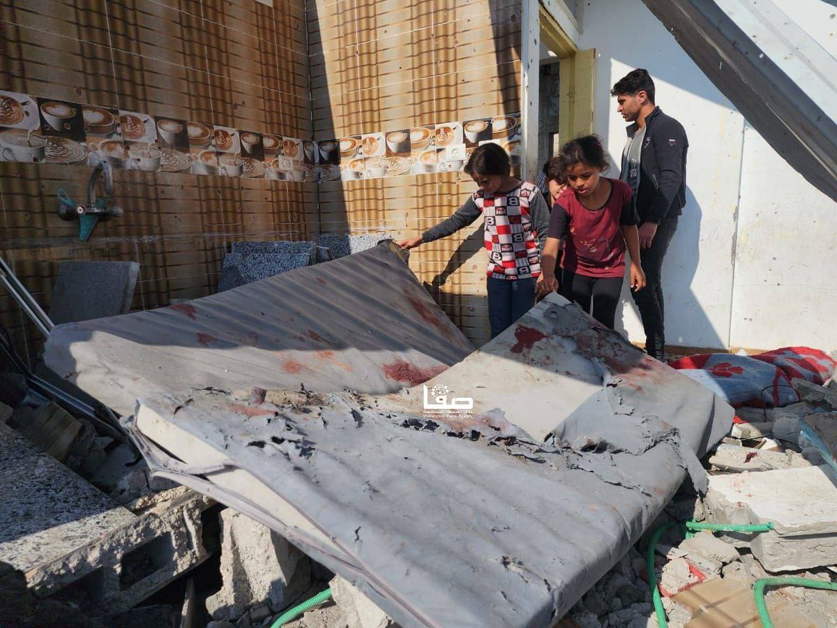 ldejesusreyes's tweet photo. Mientras el mundo discute sobre un conflicto mayor entre Israel e Irán, el ejército israelí continúa los bombardeos en el norte del campo palestino de Nuseirat, en el centro de la Franja de Gaza.

Ya son más de 33,000 palestinos asesinados, incluyendo +13,000 niños, desde el 7 de octubre.

A Israel le ha servido bien el problema con Irán para desviar (aún más) la atención del g3noc!dio que está cometiendo en Gaza.