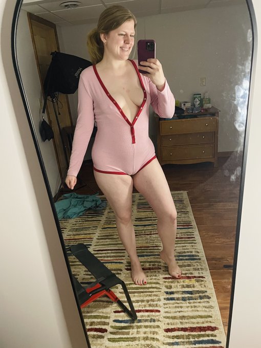 Instagram took this one down, just zoom in on the dresser! Up yours mark cuckerburg!!!!!!! https://t