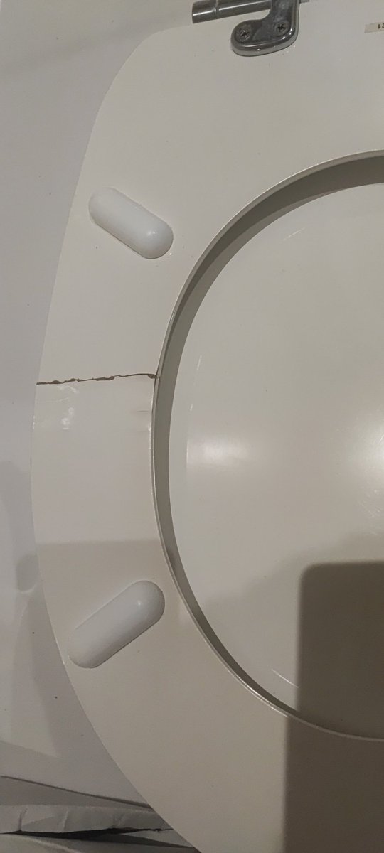 TheWallso's tweet photo. @BandQ Hi, I've just purchased a loo seat at your Washington branch. Packaging was damaged, I was assured it was not a return and that a customer would have opened the box to look at it so they packaged it back up. Got it home to install, it's damaged, and very obviously used. https://t.co/EkSbZNeoaL