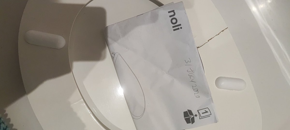 TheWallso's tweet photo. @BandQ Hi, I've just purchased a loo seat at your Washington branch. Packaging was damaged, I was assured it was not a return and that a customer would have opened the box to look at it so they packaged it back up. Got it home to install, it's damaged, and very obviously used. https://t.co/EkSbZNeoaL