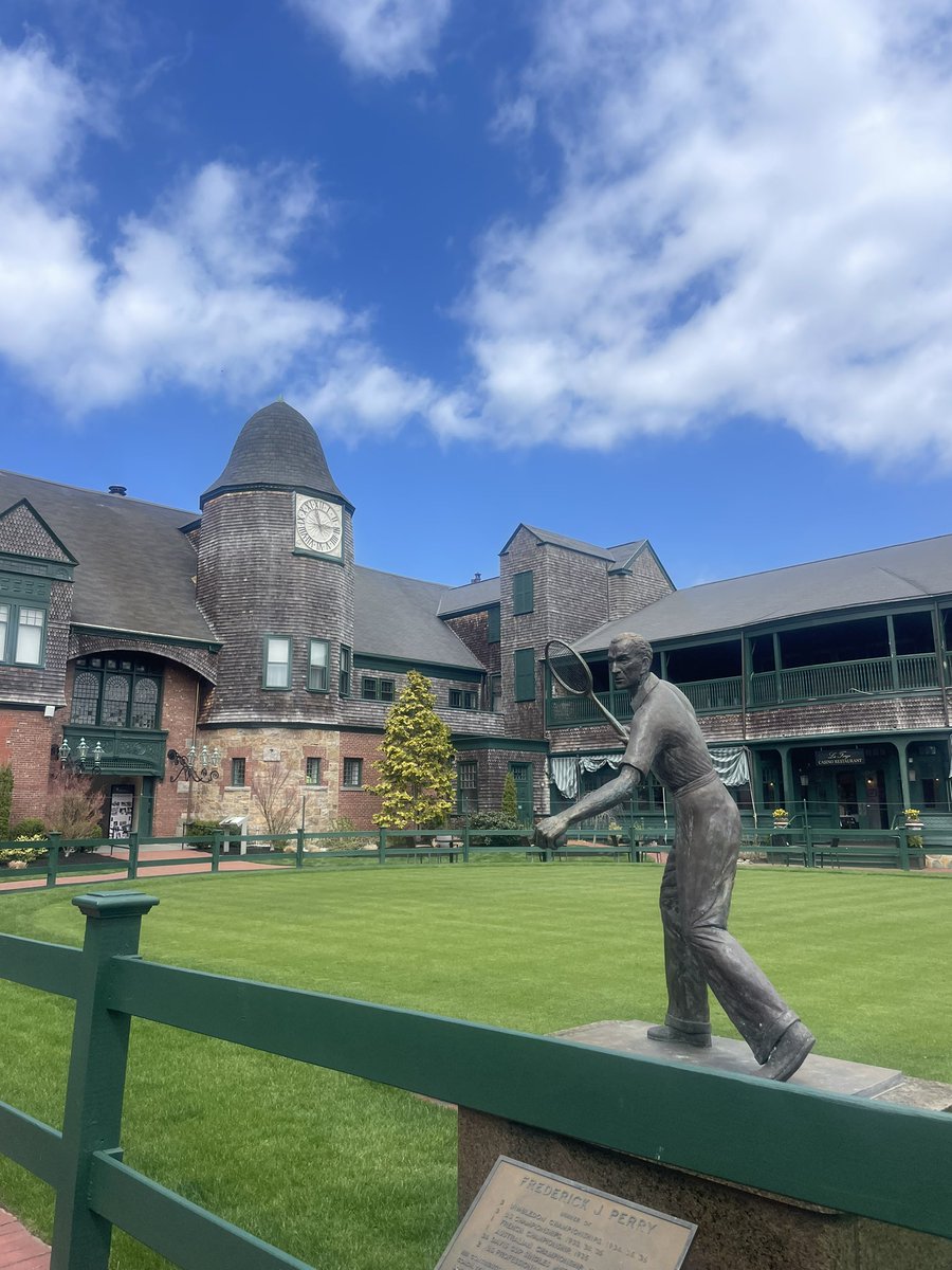 sydlarge18's tweet photo. 📍Newport, RI 

My quarterly reminder that you should be following @TennisHalloFame 🫶 https://t.co/YvRVv828mo
