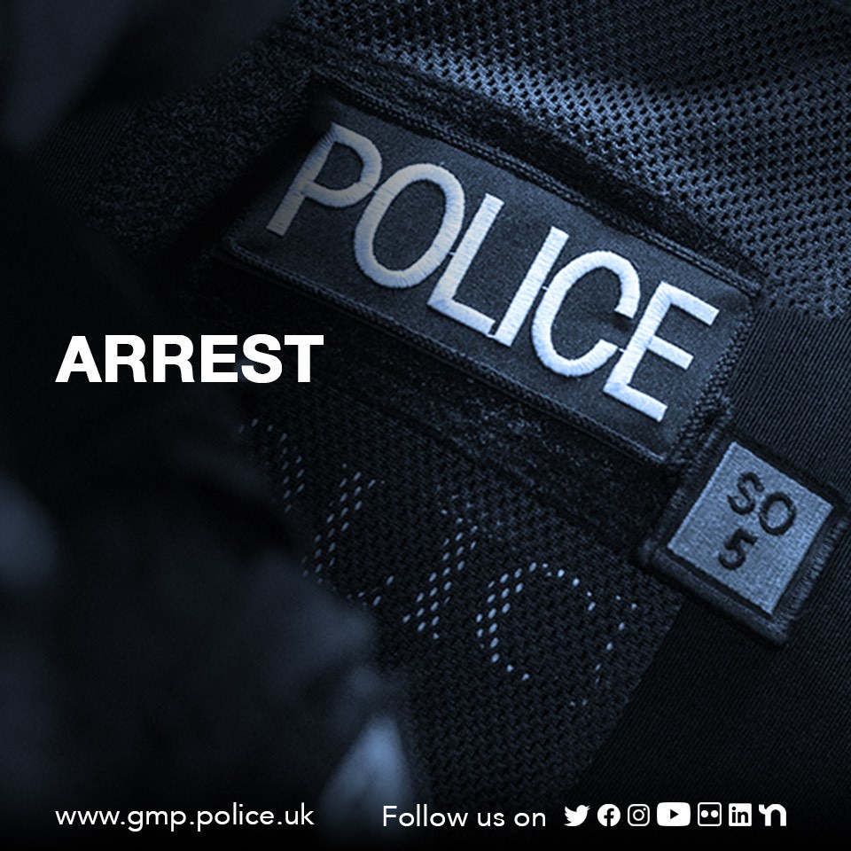 GMPFallowfield's tweet photo. #ARREST | Yesterday evening, B relief response officers from West Didsbury Police Station responded to reports of males with a hammer breaking into a residential property. After a short foot chase, 3 suspects were arrested and taken in to custody for questioning. https://t.co/uTmBdE2cPM