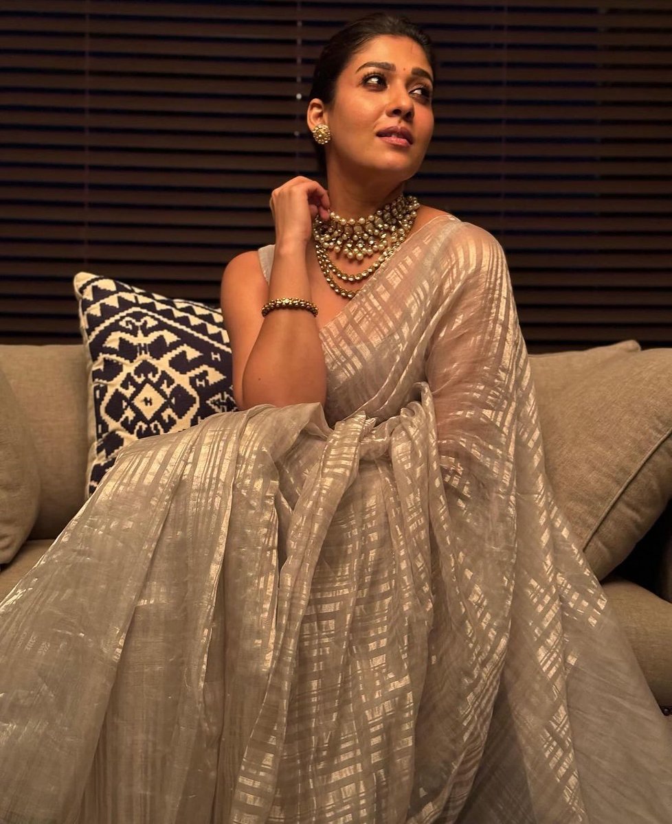 Gorgeous #Nayanthara looks dazzling in latest clicks ✨
#sareebeauties #sareelove