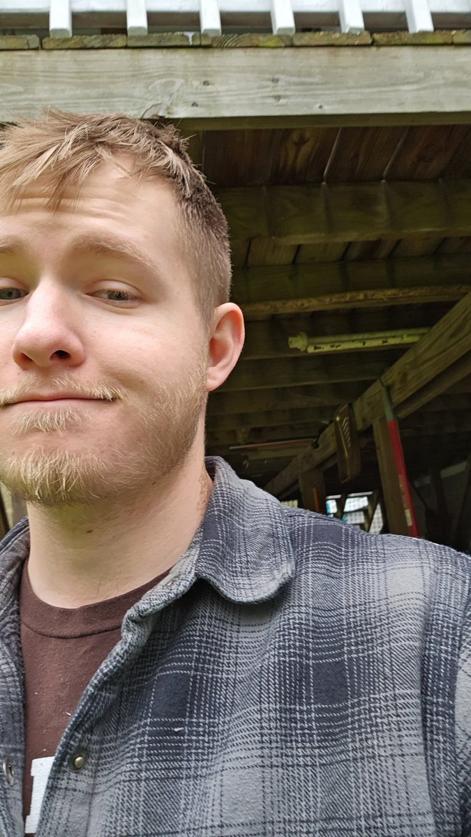 Mr_Wolfee's tweet photo. Been lacking on my posts so here's a pic of me outside, enjoy🤷‍♂️😘 https://t.co/aDjxlo1Af9