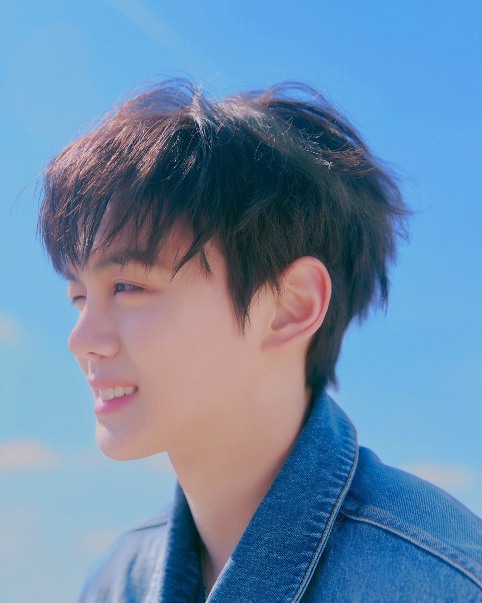 ZEROBASEONE Pre-Release Single [𝗦𝗪𝗘𝗔𝗧] 

Concept Photo
#KIMGYUVIN #김규빈

2024.04.24 18:00 (KST)

✔The 3rd Mini Album [𝐘𝐨𝐮 𝐡𝐚𝐝 𝐦𝐞 𝐚𝐭 𝐇𝐄𝐋𝐋𝐎] 
2024.05.13 18:00 (KST)

#ZEROBASEONE #ZB1 #제로베이스원 
#You_had_me_at_HELLO
#SWEAT #ZEROBASEONE_SWEAT