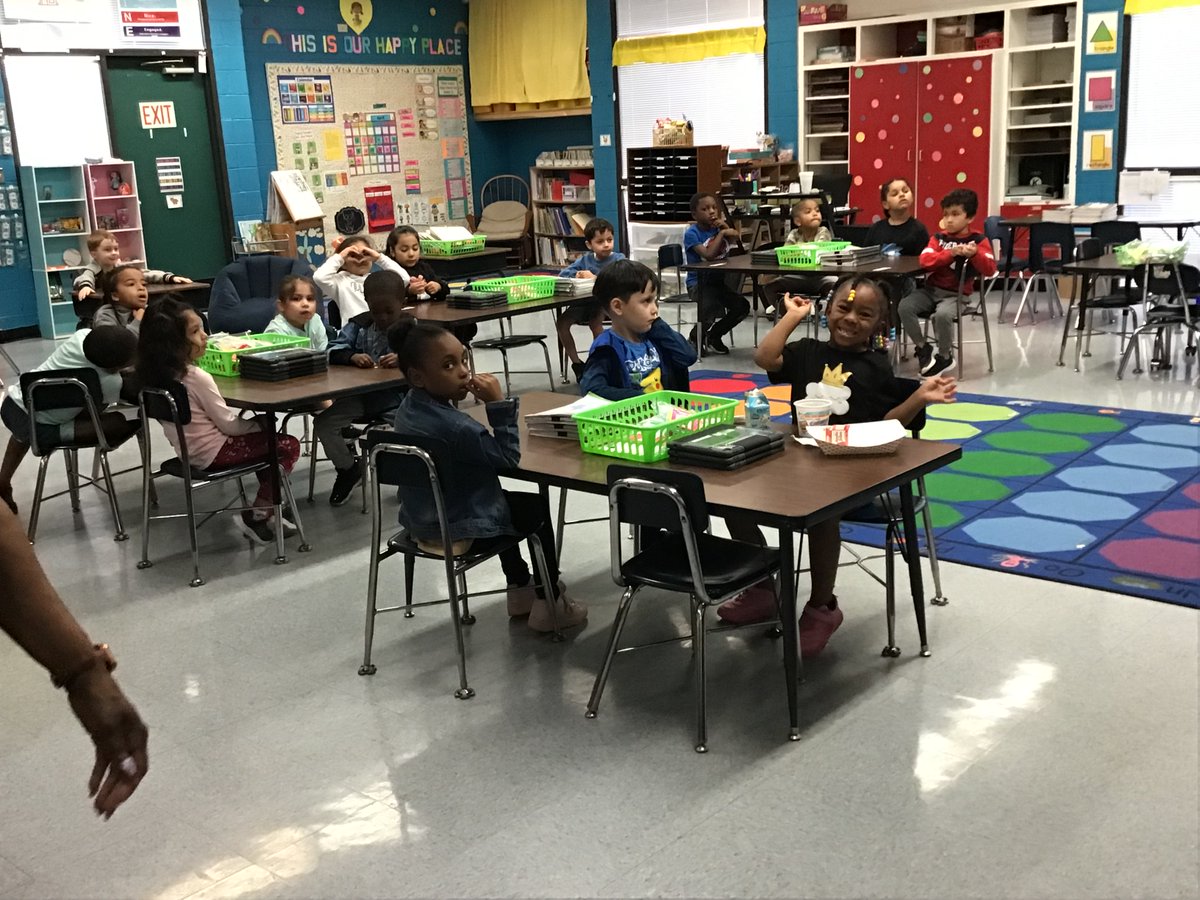 HurleyElem's tweet photo. #HurleyShine  #5Houses1Family #5Casas1Familia #HurleyAllStars #KidTweetHurley All-Stars enjoying their Morning Meeting! 🤩 https://t.co/JLU57YxbdM