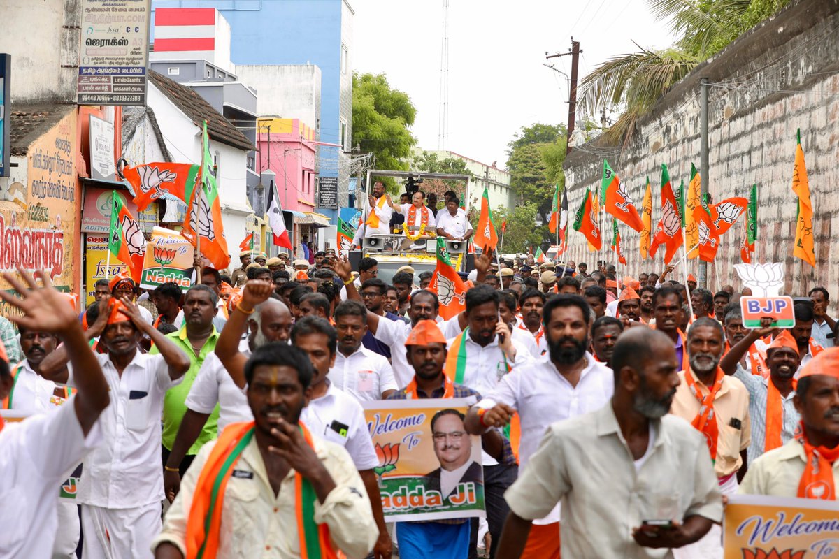 Tamil Nadu trusts BJP!

Catch the glimpses from BJP National President Shri @JPNadda's roadshow in Tenkasi, Tamil Nadu today.