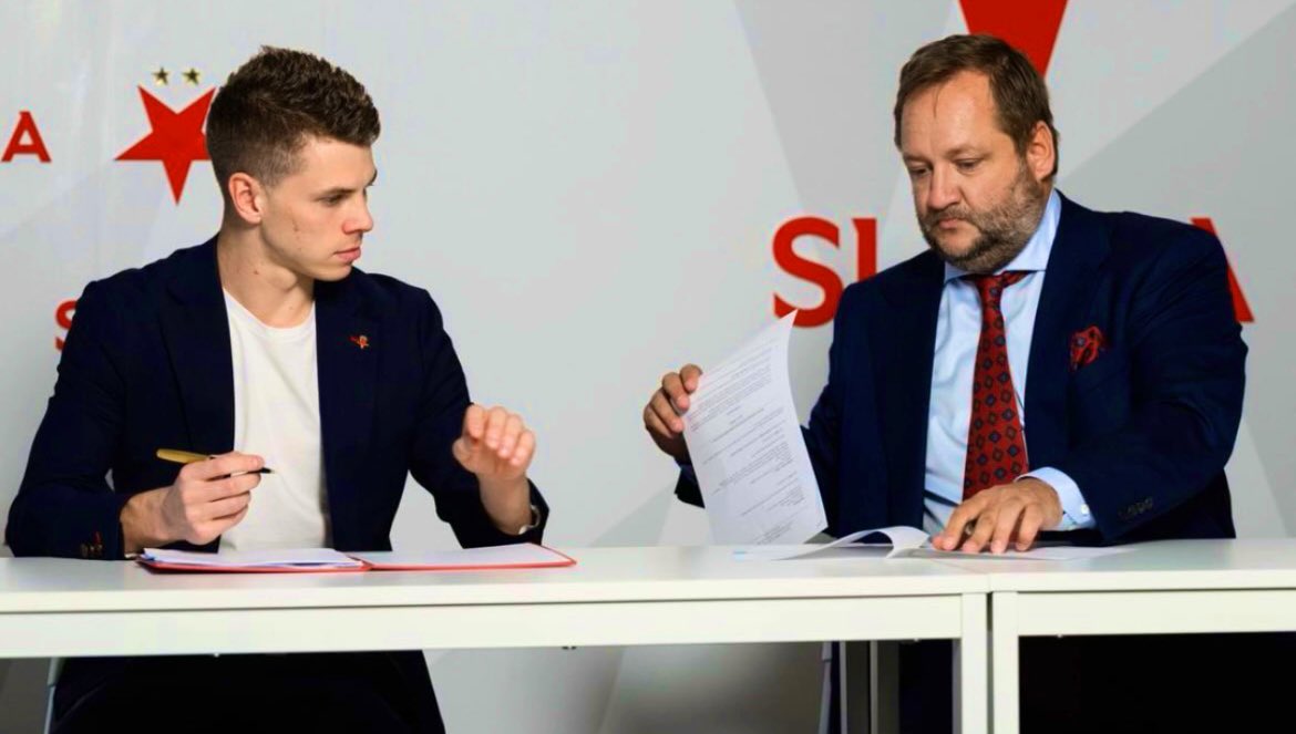 NicoSchira's tweet photo. The pic of David #Doudera on the contract extension with #SlaviaPrague until 2028. Deal completed by the agents Jiri Müller and Rafaela Pimenta. #transfers https://t.co/qOPojxTrrE