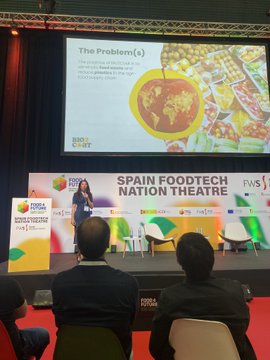 AgroBank_CABK's tweet photo. 🚀 Ahora en este #DemoDay para #3top (gestión de recursos naturales for everyone), @agrolinera  (recolección de residuos) y @agricolus_es (plataforma para la agricultura de precisión)

¡Seguimos!👋 https://t.co/zbQ63hGOKt