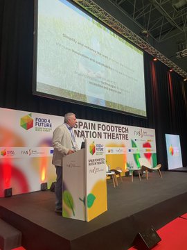AgroBank_CABK's tweet photo. 🚀 Ahora en este #DemoDay para #3top (gestión de recursos naturales for everyone), @agrolinera  (recolección de residuos) y @agricolus_es (plataforma para la agricultura de precisión)

¡Seguimos!👋 https://t.co/zbQ63hGOKt