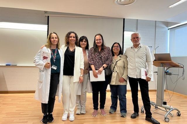 hbellvitge's tweet photo. Marta Caballero, del Servei d'Anestesiologia i Reanimació de l'#hbellvitge, ha defensat la seva tesi doctoral sobre hemostàsia i trasplantament hepàtic, dirigida pel professor Antoni Sabaté, i la Dra. Annabel Blasi, investigadora de l'@idibaps 👏👏👏
ℹ️https://t.co/NMmV0qAVz1 https://t.co/2XTJrRIlek