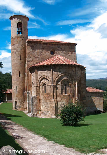 Chica es la calandria e chico el ruiseñor, pero más dulçe cantan que otra ave mayor; la muger que es chica por eso es mejor: en doñeo es más dulçe que açúcar nin flor. -Juan Ruiz, Arcipreste de Hita, 1283-1350 Colegiata románica de San Martín de Elines, siglo XII #Cantabria