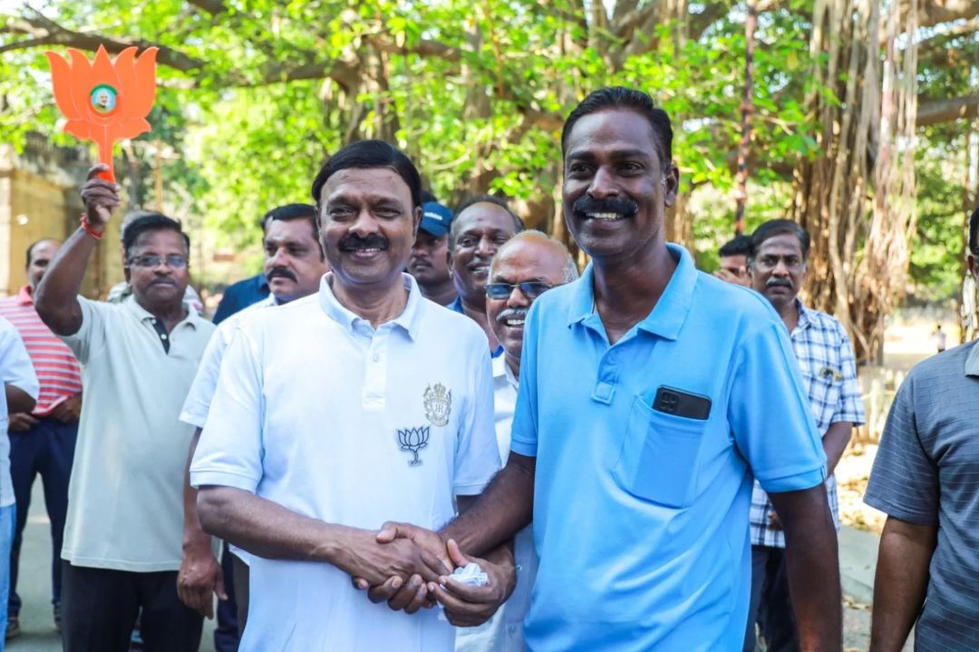 AcsArunkumar's tweet photo. காலை கதிரொளியில் வேலூர் கோட்டை மைதானத்தில் நடைப்பயிற்சி மேற்கொண்டு அங்கிருந்த மக்களிடம் வேலூரின் வெற்றி வேட்பாளர் திரு. A.C. சண்முகம் அவர்கள் வாக்கு சேகரித்தார்.
#Vote4ACS #Vellore #ACS #புதியநீதிக்கட்சி #BJP #AMMK #PMK #Vote4BJP #acshanmugam #vellorefort https://t.co/nwk7yZ60iv