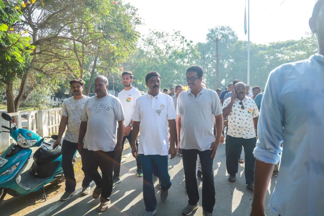 AcsArunkumar's tweet photo. காலை கதிரொளியில் வேலூர் கோட்டை மைதானத்தில் நடைப்பயிற்சி மேற்கொண்டு அங்கிருந்த மக்களிடம் வேலூரின் வெற்றி வேட்பாளர் திரு. A.C. சண்முகம் அவர்கள் வாக்கு சேகரித்தார்.
#Vote4ACS #Vellore #ACS #புதியநீதிக்கட்சி #BJP #AMMK #PMK #Vote4BJP #acshanmugam #vellorefort https://t.co/nwk7yZ60iv