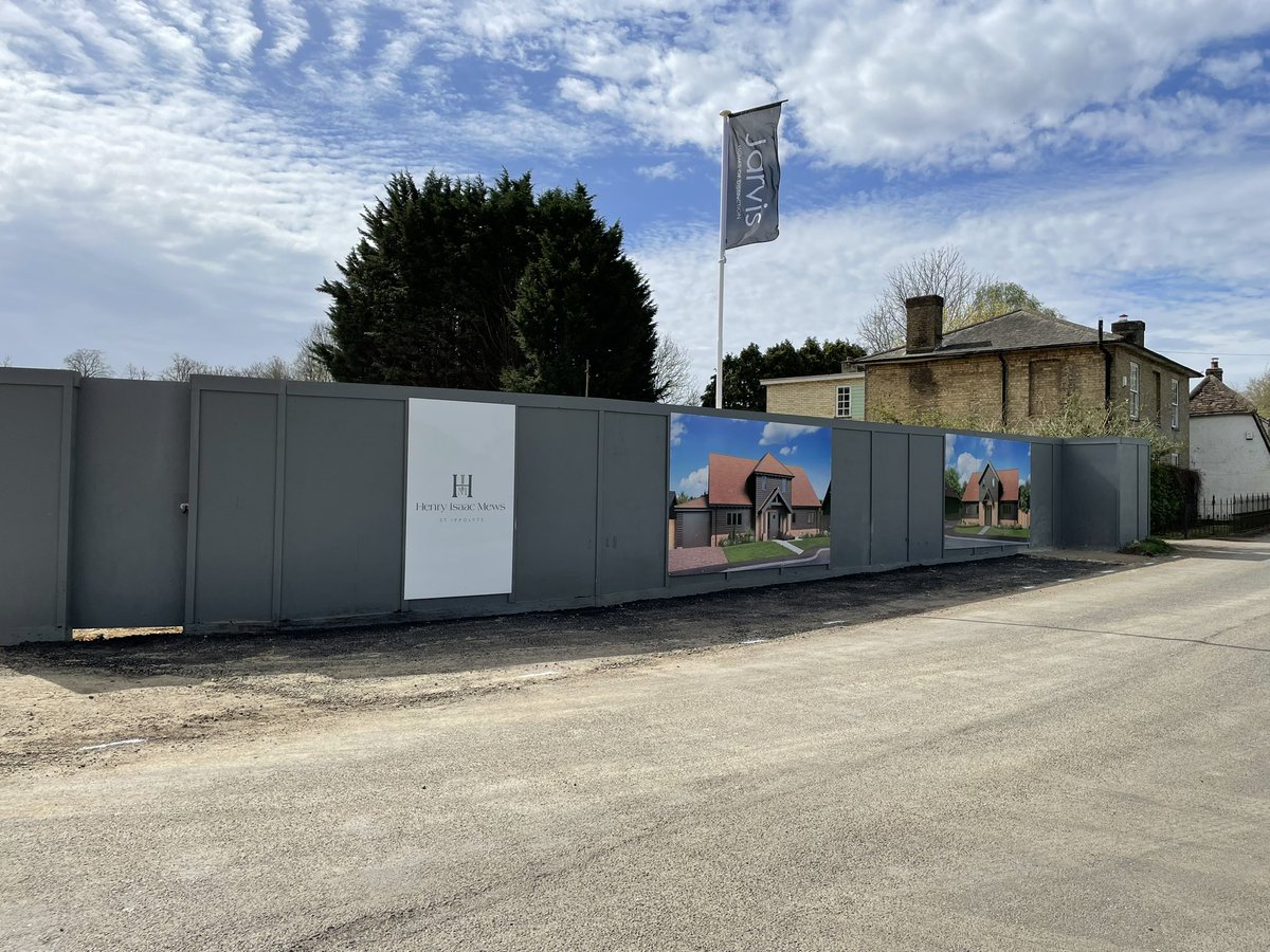 ABCFencingLtd's tweet photo. ABC Fencing team installed temporary fencing for @JarvisHomes to a new development in Hitchin!
In ground #hoarding fence is perfect solution to keeps unauthorised people out of the construction area and provides a safe working environment for the workers,
#home #development https://t.co/tqRNhCkiUW