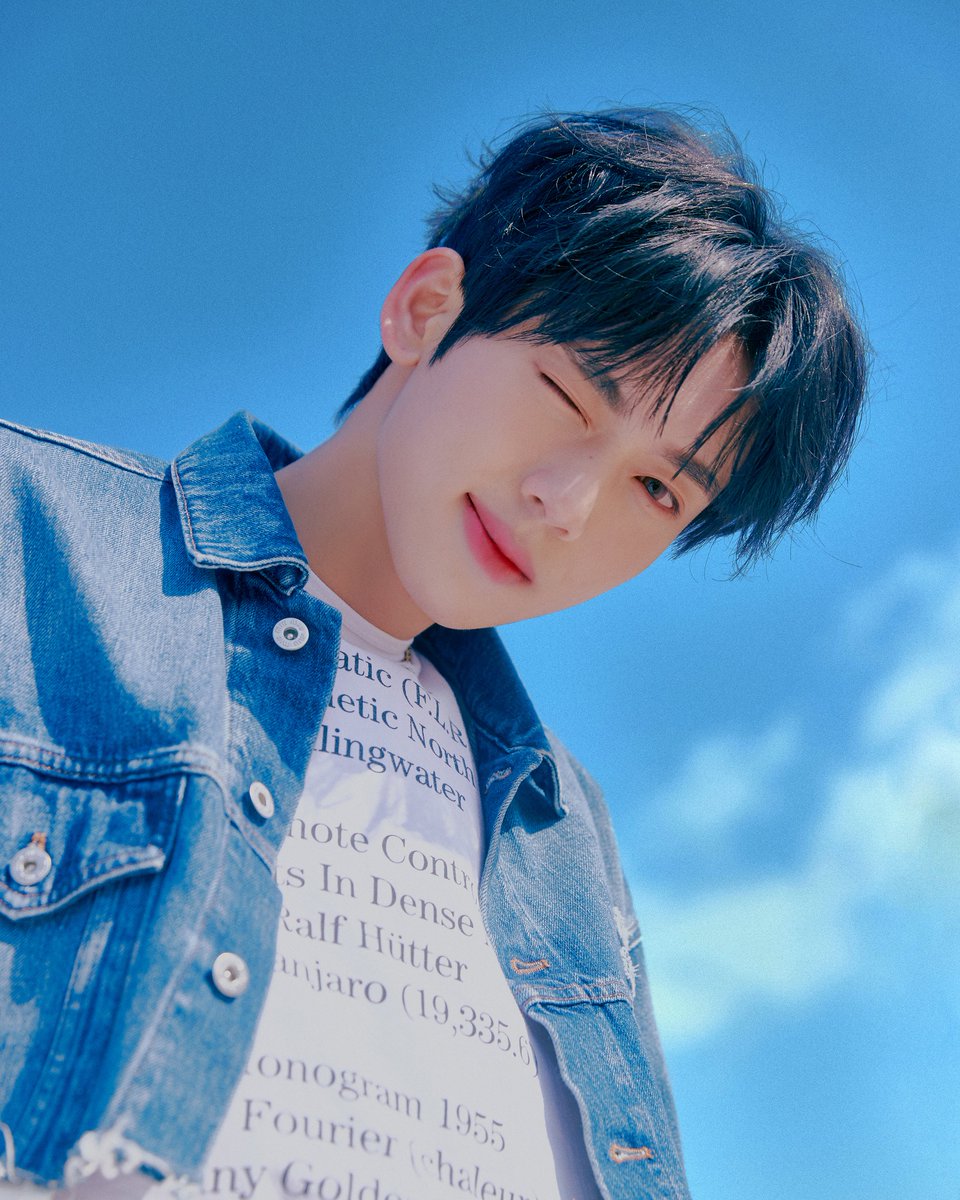 ZEROBASEONE Pre-Release Single [𝗦𝗪𝗘𝗔𝗧] Concept Photo