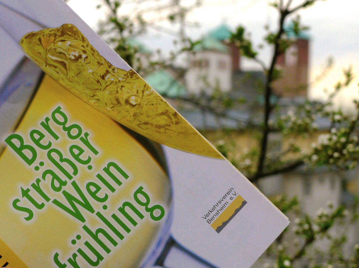 Weinfruehling's tweet photo. Dolce Vita an der Hessischen Bergstraße... Kommenden Samstag (20.) laden Winzerinnen und #Winzer zum Start in den Bergsträßer #Weinfrühling ein. #Bensheim #Hessen #Wein #Weinprobe #Jungweine https://t.co/AZZfWu7Cdm https://t.co/WcE7hzeQur