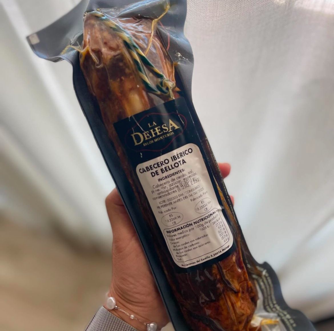 Hoy necesitaba un buen aperitivo y he elegido el mejor. ❤️
<a href="/DehesaMonteros/">DEHESA MONTEROS</a>