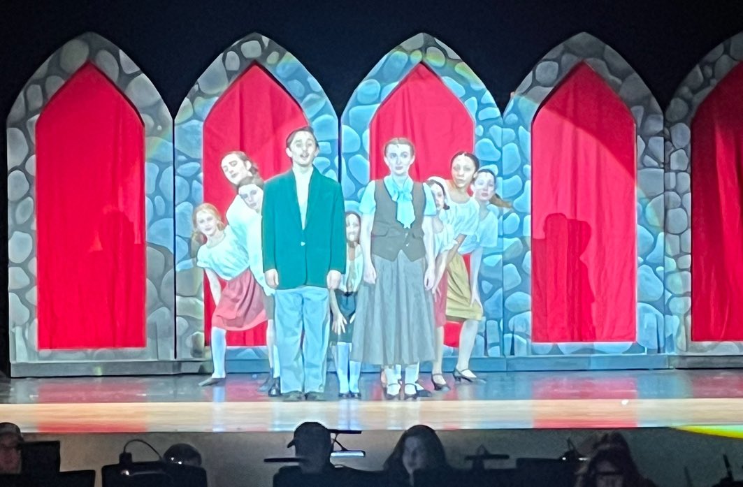 fvhs_theatre's tweet image. It’s SHOW WEEK!!!! 
Come check out the talented students @FuquayVarinaHS 
The Sound of Music: April 18-20!